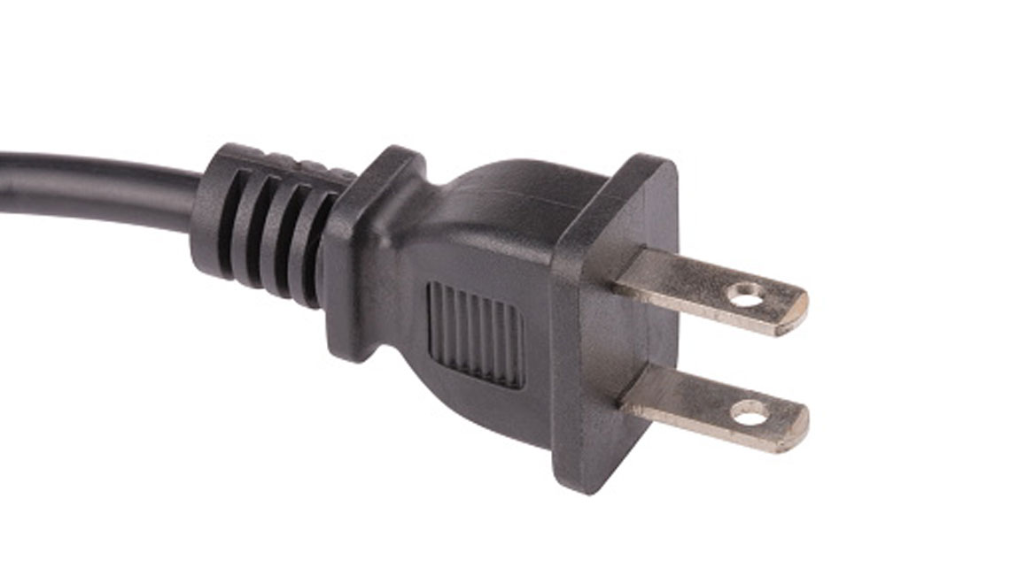 Flat prong plug