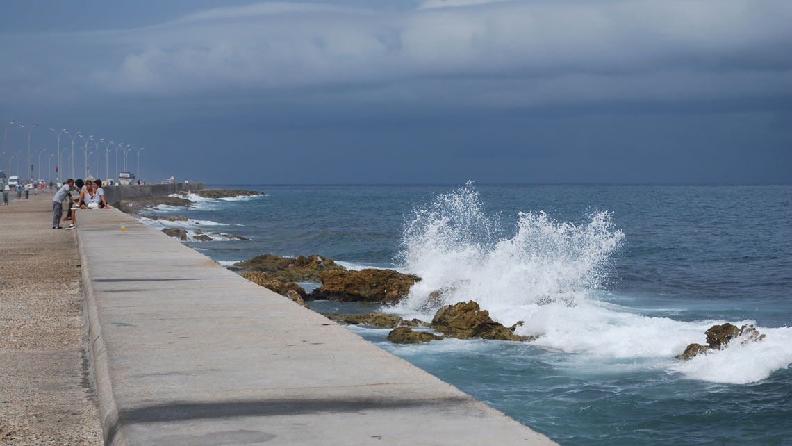 Waves crashing into rocks at the bottom of Malecon