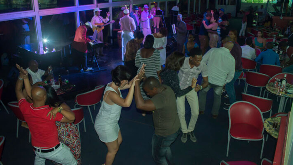 People dancing at Cafe Cantante Mi Habana