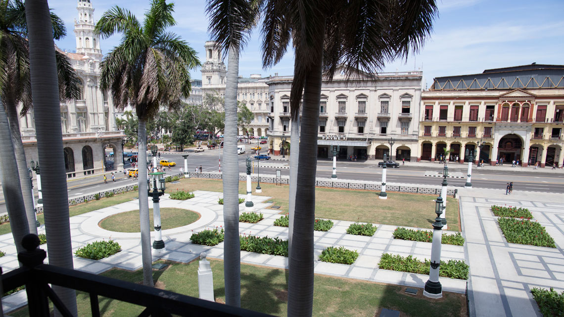 Views of the gardens surrounding the Capitolio