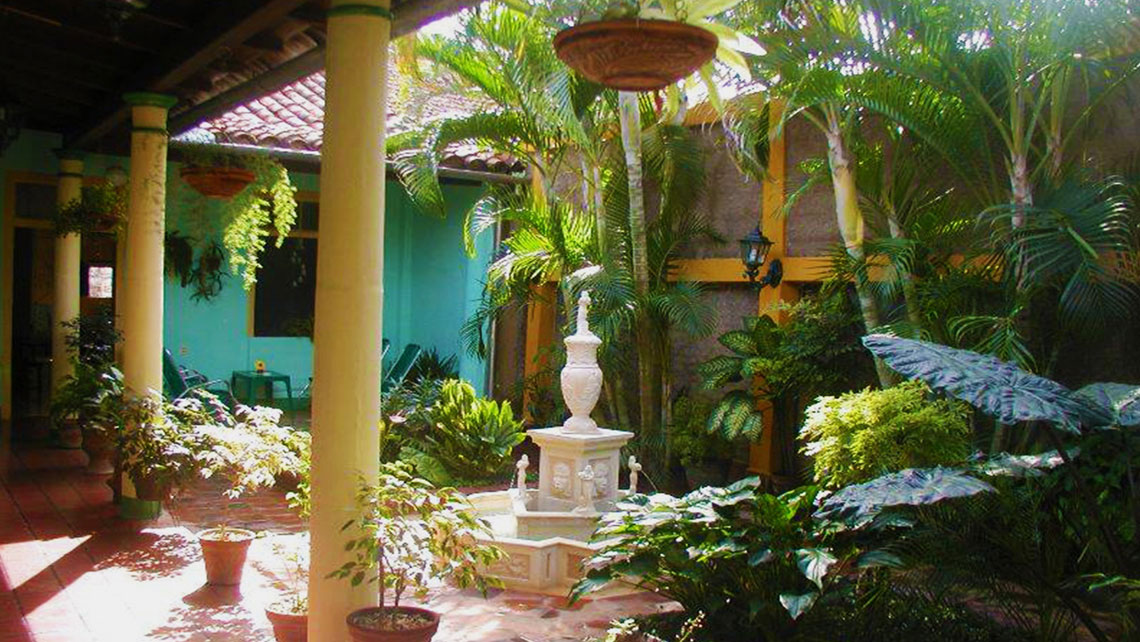 Courtyard of Hostal Buen Viaje in Remedios