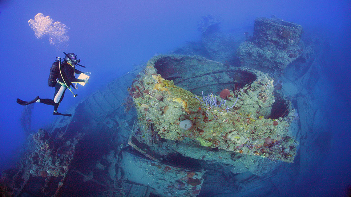 El Jaruco sunken wreck in-Playa Larga