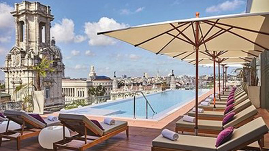 Breathtaking rooftop pool of Hotel Gran Manzana Kempinski