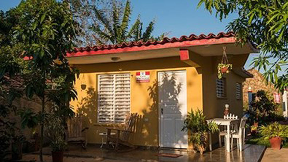 Casa de Las Sorpresas Exterior View