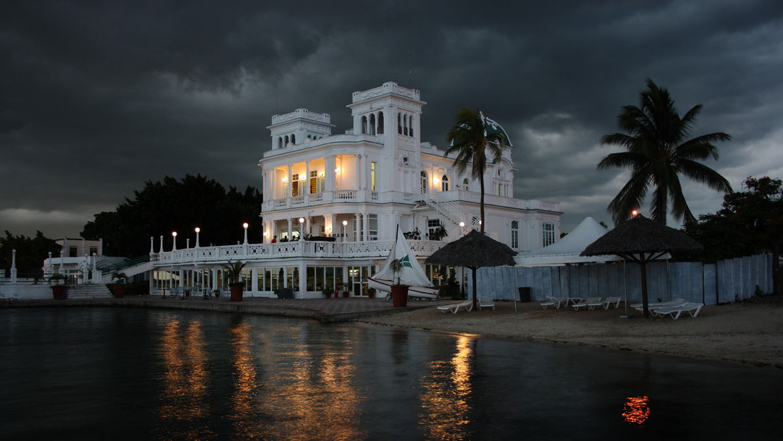 Club Cienfuegos at night