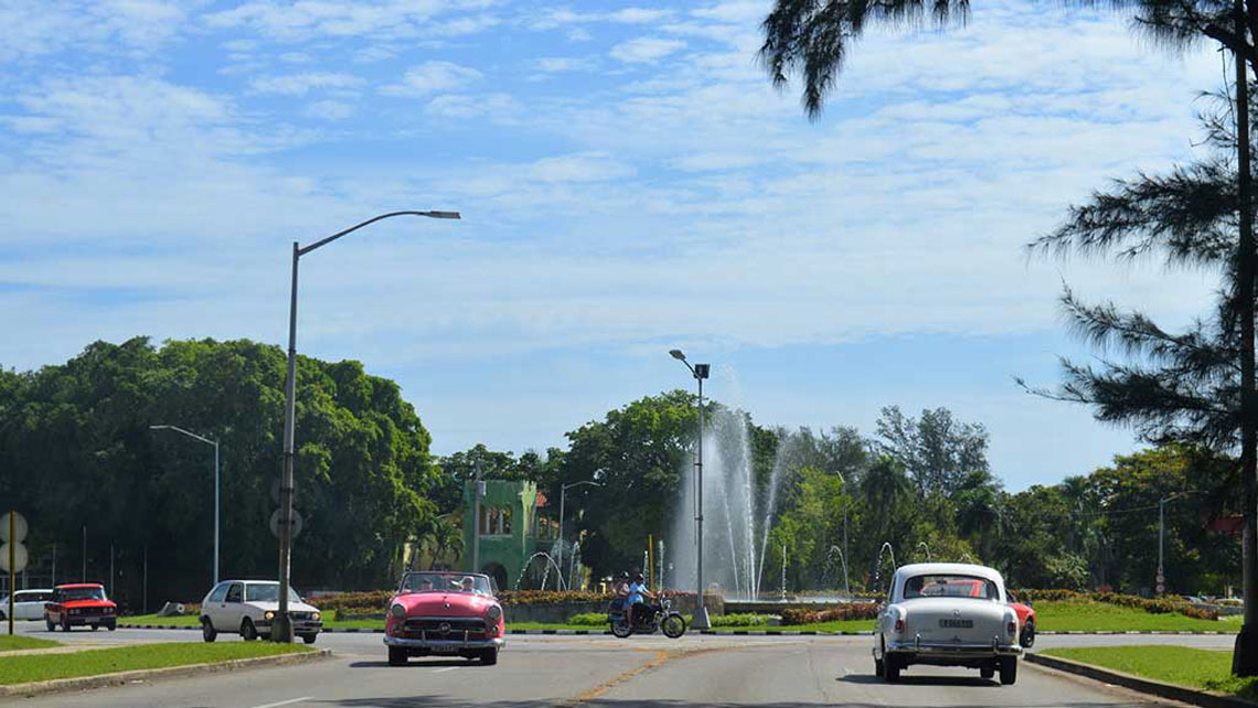 A water fountain in a roundbound in Miramar