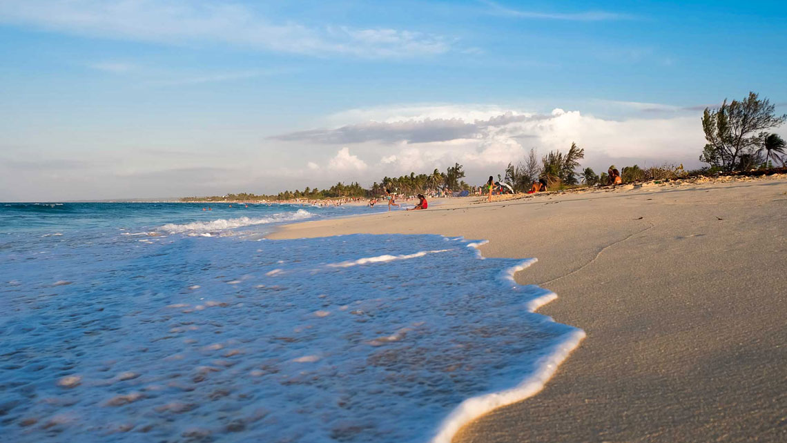 A gentle wave wash over the sand at Varadero
