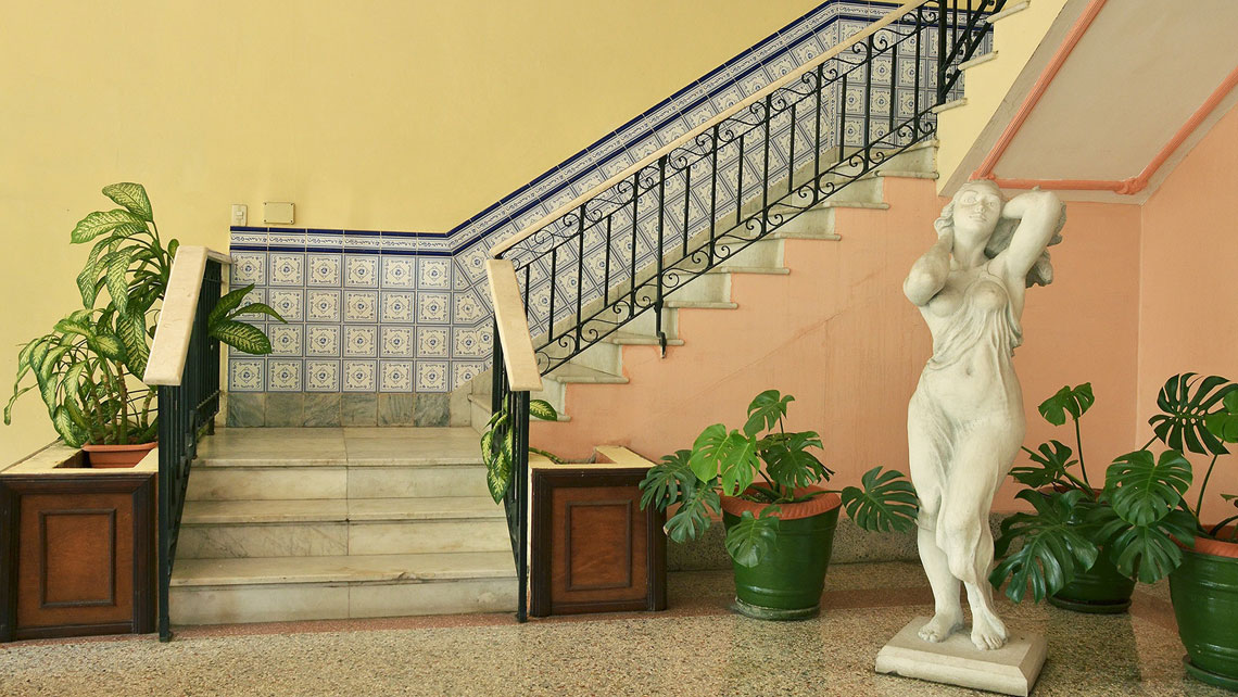 Tiled staircase and a marble statue in Hotel Velazco in Matanzas