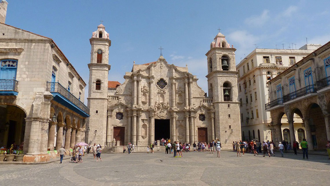 Tourists in the busy Plaza De La Catedral with the Cathedral to the background, Havana